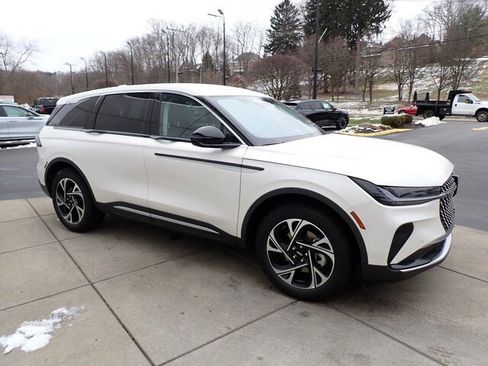 New 2026 Lincoln Nautilus Premier image 14