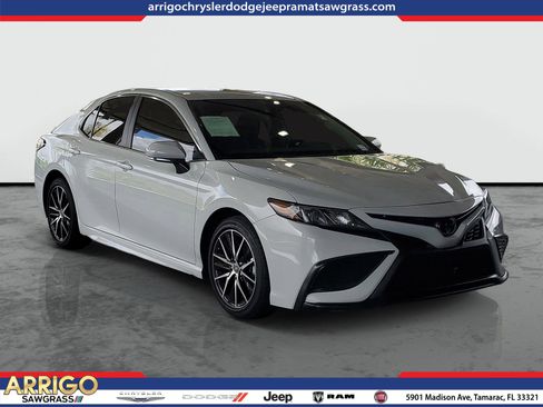 Used 2024 Toyota Camry SE FWD image 1