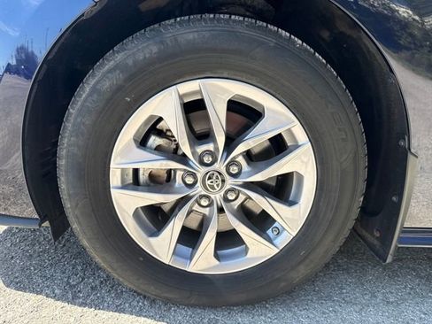 Used 2022 Toyota Sienna XLE w/ XLE Plus Package image 10