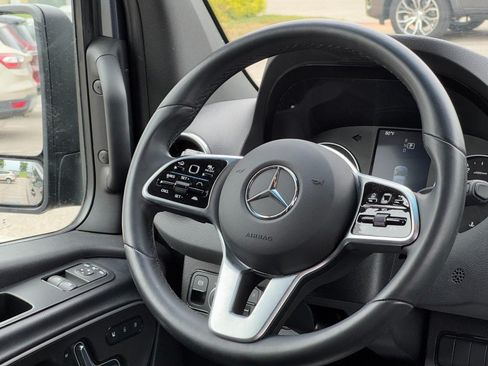 Used 2024 Mercedes-Benz Sprinter 2500 image 18