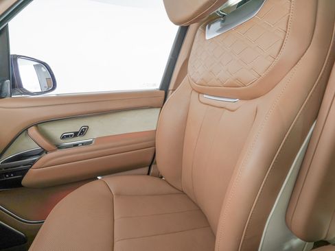 Used 2024 Land Rover Range Rover SV image 29