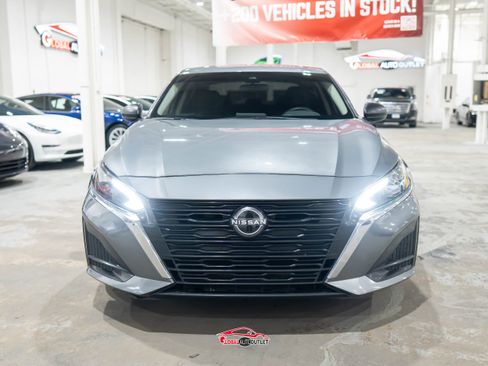 Used 2024 Nissan Altima 2.5 SV image 2