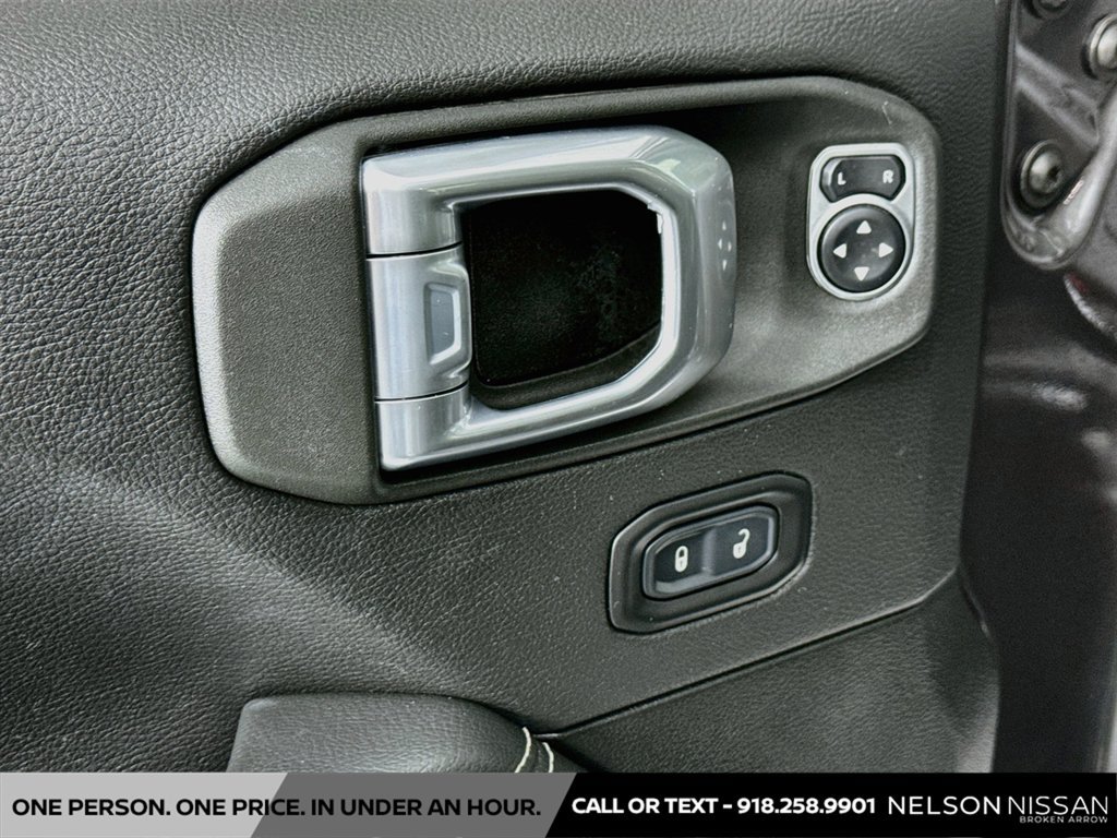 Used 2022 Jeep Wrangler Unlimited Sahara w/ Dual Top Group AWD/4WD image 18