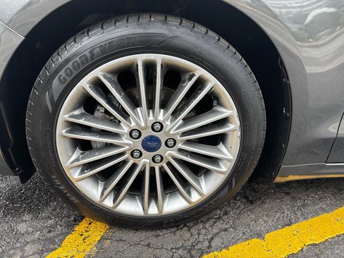 Used 2017 Ford Fusion SE w/ Fusion SE Technology Package FWD image 11