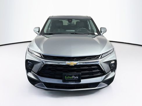 Used 2025 Chevrolet Blazer LT FWD image 2