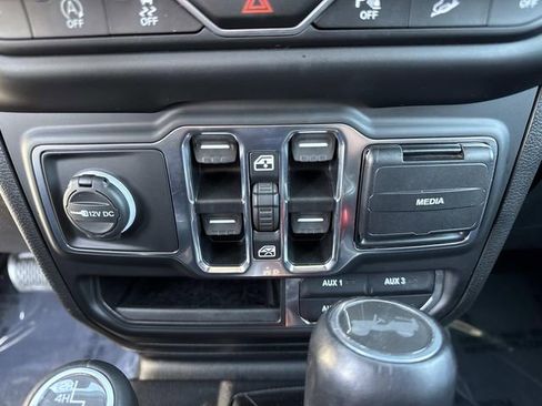 Used 2020 Jeep Wrangler Unlimited Sahara AWD/4WD image 22