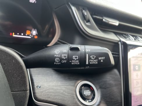 Used 2022 Jeep Grand Cherokee L Limited AWD/4WD image 22