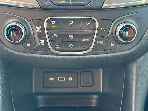 Used 2024 Chevrolet Equinox LT AWD/4WD image 35