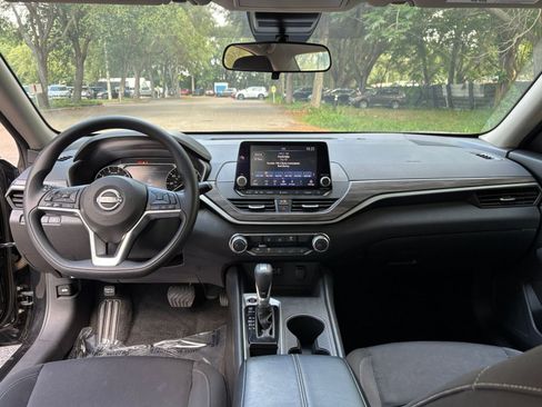 Used 2025 Nissan Altima 2.5 SV FWD image 43
