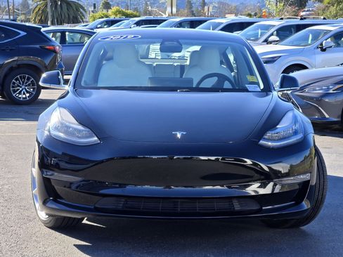 Used 2019 Tesla Model 3 Standard Range Plus image 2
