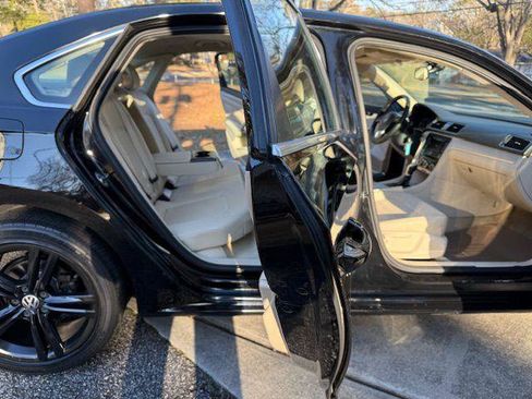 Used 2012 Volkswagen Passat TDI SE image 35