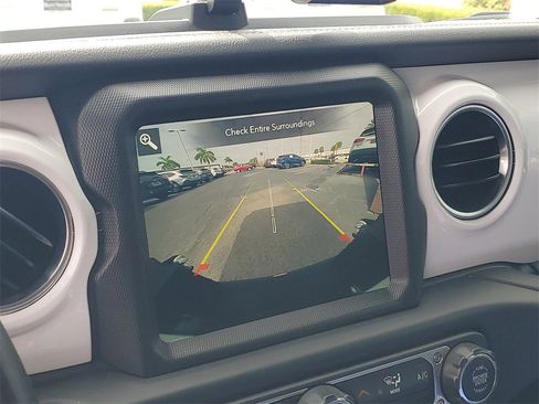 Used 2022 Jeep Gladiator Overland w/ Popular Equipment Package image 22