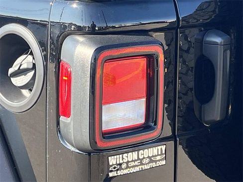 Used 2022 Jeep Wrangler Willys image 10