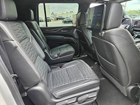 Certified 2023 Cadillac Escalade ESV Sport Platinum w/ LPO, ONYX Package AWD/4WD image 19