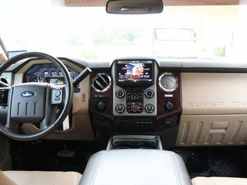 Used 2015 Ford F250 Lariat w/ Lariat Ultimate Package AWD/4WD image 31