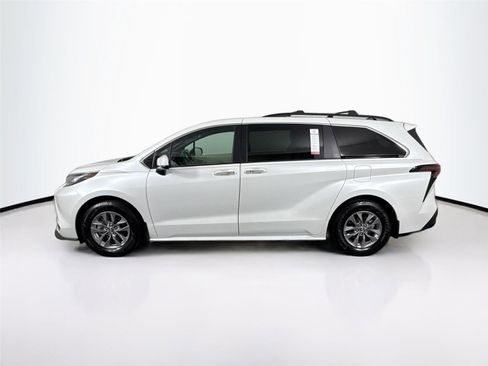 Certified 2023 Toyota Sienna XLE image 13