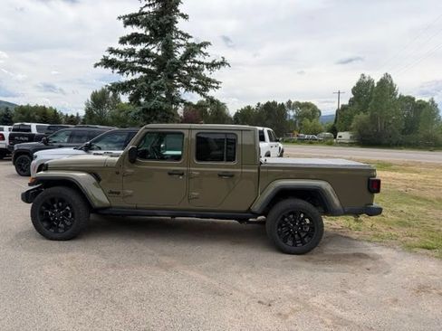 Used 2025 Jeep Gladiator Sport AWD/4WD image 2