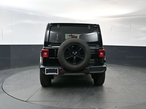 Used 2022 Jeep Wrangler Unlimited Sahara AWD/4WD image 4