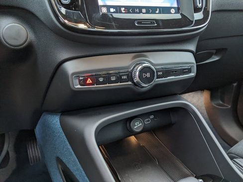 Certified 2024 Volvo XC40 Recharge Plus image 18