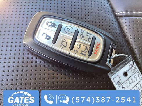 Used 2024 Chrysler Pacifica Limited FWD image 34