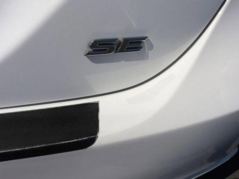 Used 2021 Toyota Camry SE w/ Carpet Mat Package (TMS) FWD image 6