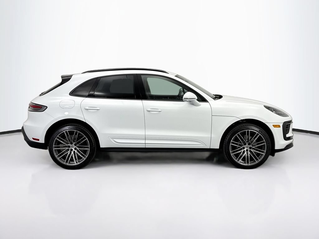 Used 2026 Porsche Macan AWD/4WD image 8