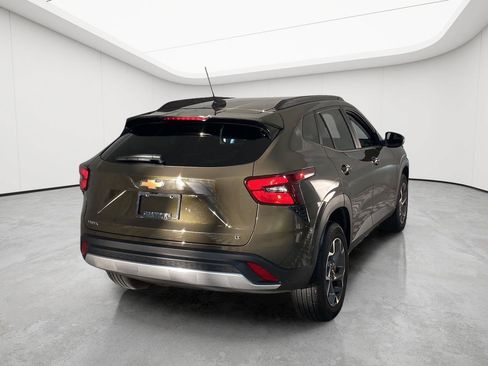 Used 2024 Chevrolet Trax LT w/ Driver Confidence Package FWD image 6