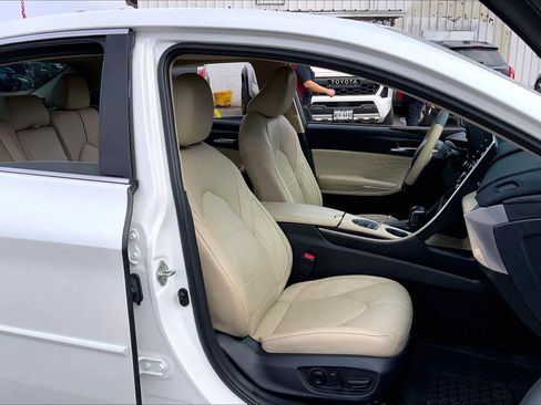 Used 2020 Toyota Avalon Limited image 8