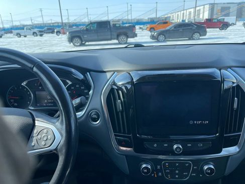 Used 2021 Chevrolet Traverse LT image 15