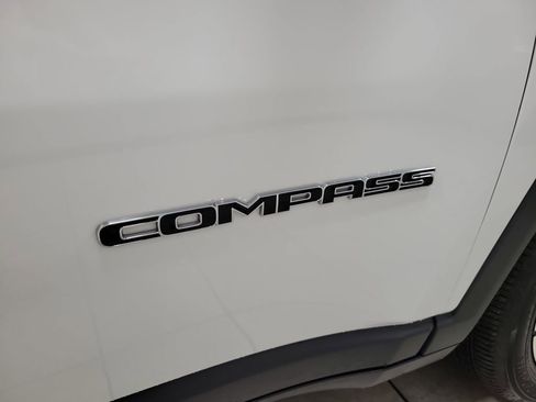 Used 2025 Jeep Compass Limited image 28