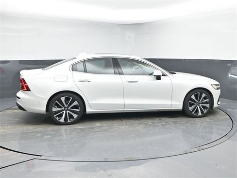 Used 2023 Volvo S60 B5 Ultimate image 8