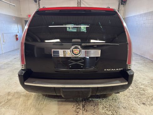 Used 2014 Cadillac Escalade Luxury image 5