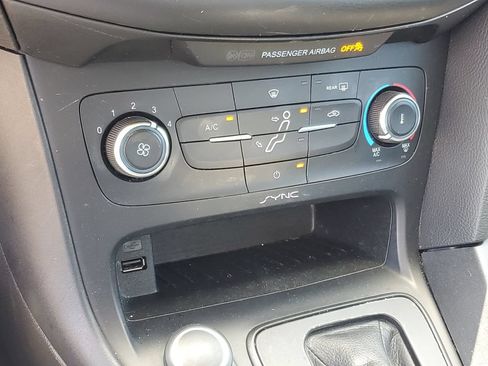 Used 2016 Ford Focus SE FWD image 19
