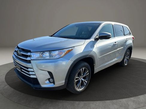 Used 2017 Toyota Highlander AWD V6 image 1