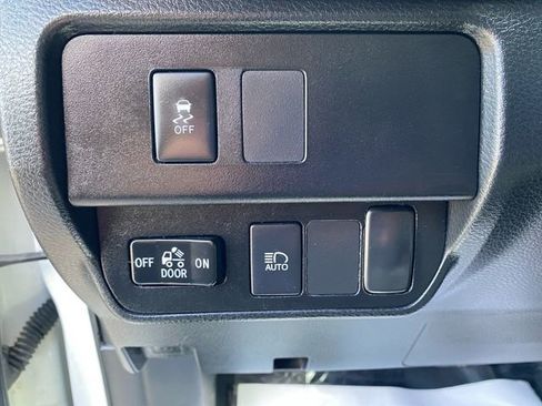 Used 2020 Toyota Tacoma SR5 image 18