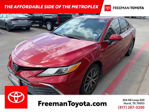 Used 2023 Toyota Camry XLE w/ Navigation Package FWD image 1