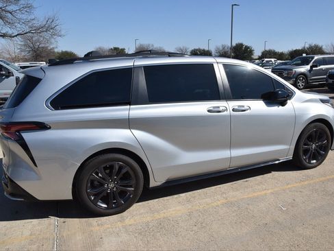 Used 2023 Toyota Sienna XSE w/ XSE Plus Package image 6