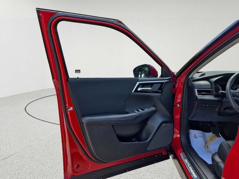 New 2026 Mitsubishi Outlander ES FWD image 14