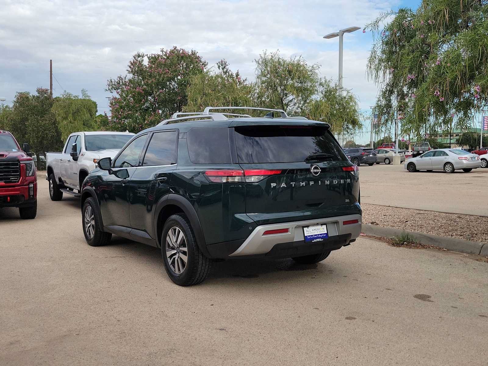 Used 2023 Nissan Pathfinder SL FWD image 6