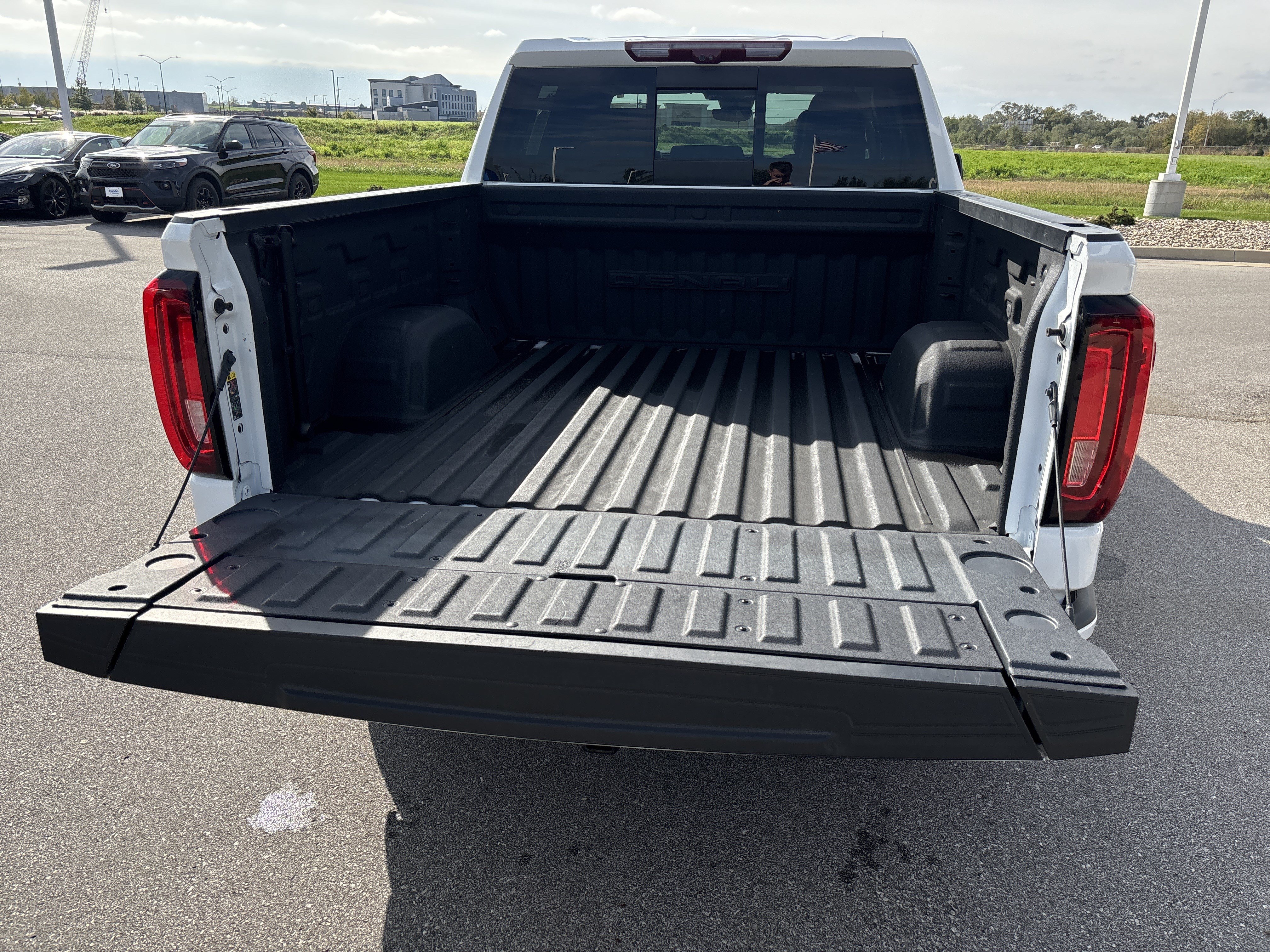 Used 2023 GMC Sierra 1500 Denali w/ Technology Package AWD/4WD image 32