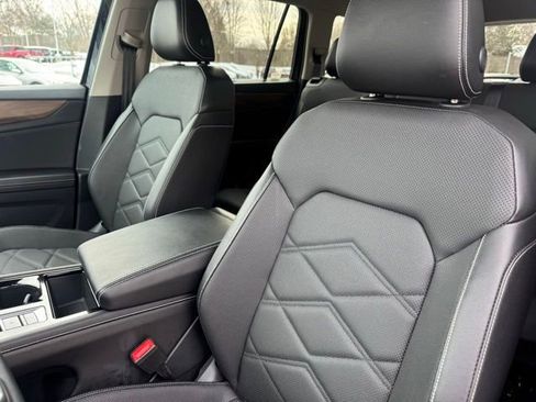 Used 2024 Volkswagen Atlas SE image 19