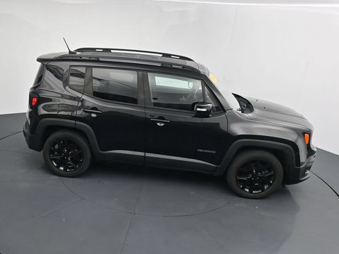 Used 2017 Jeep Renegade Altitude FWD image 31