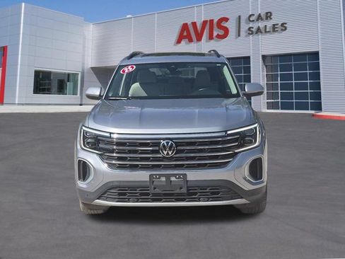 Used 2025 Volkswagen Atlas SE FWD image 2