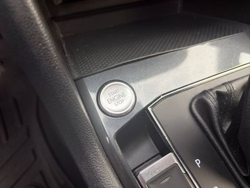Used 2018 Volkswagen Tiguan SE FWD image 30