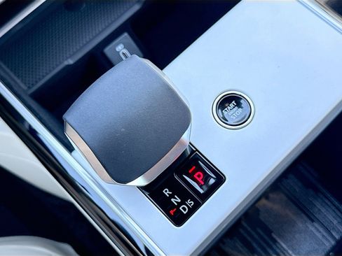 New 2026 Land Rover Range Rover Long Wheelbase SE image 29