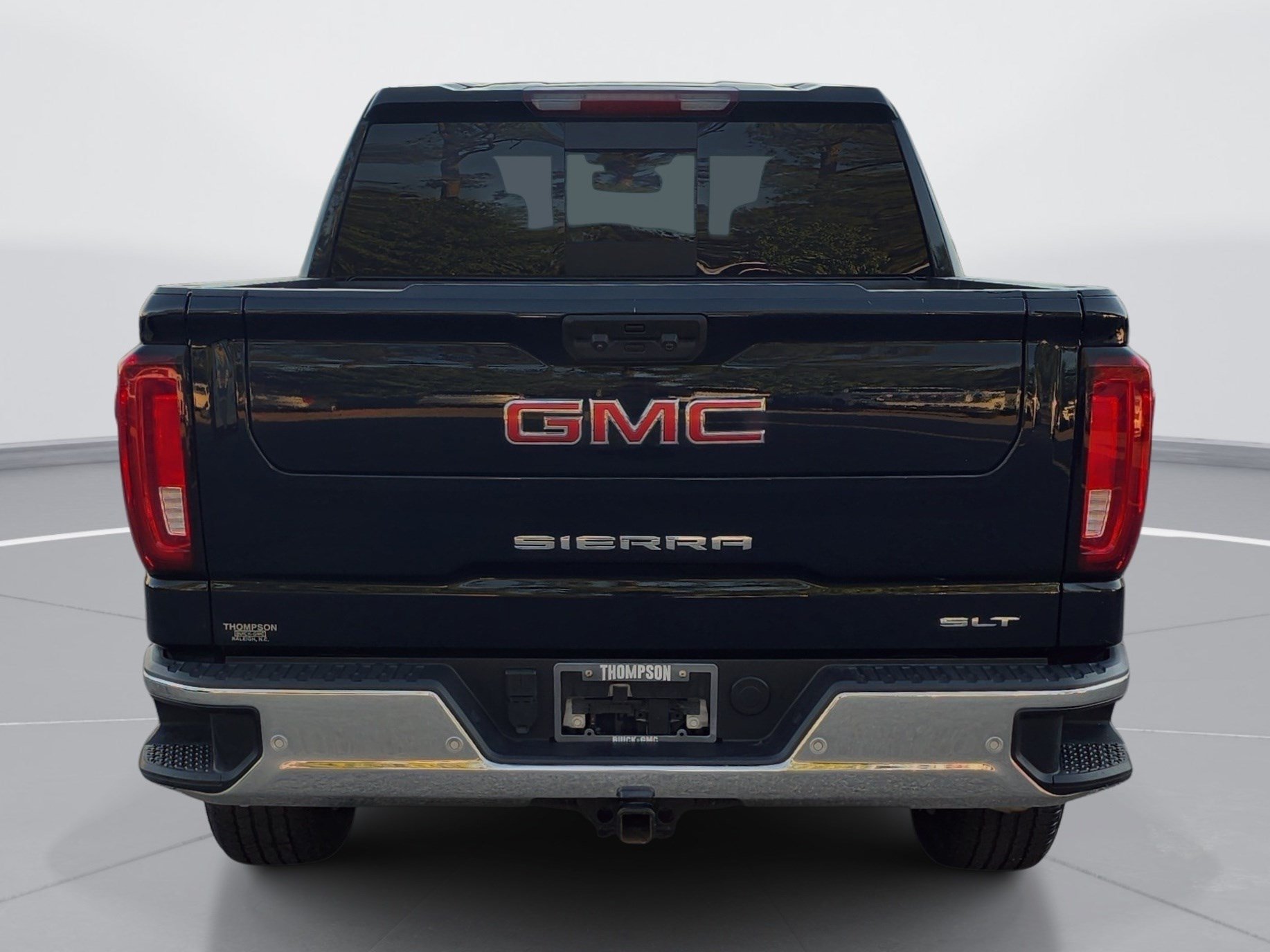 Used 2024 GMC Sierra 1500 SLT w/ SLT Premium Plus Package AWD/4WD image 4