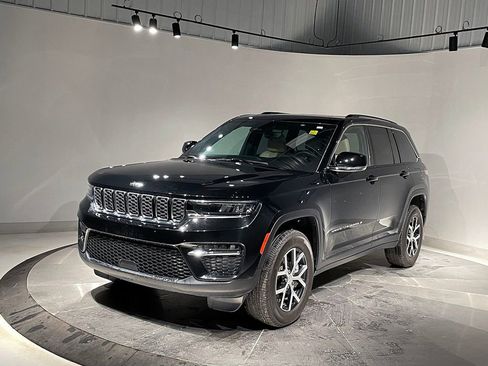 Used 2023 Jeep Grand Cherokee Limited AWD/4WD image 8