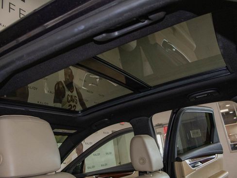 Used 2018 Cadillac XT5 Luxury w/ Driver Awareness Package FWD image 14