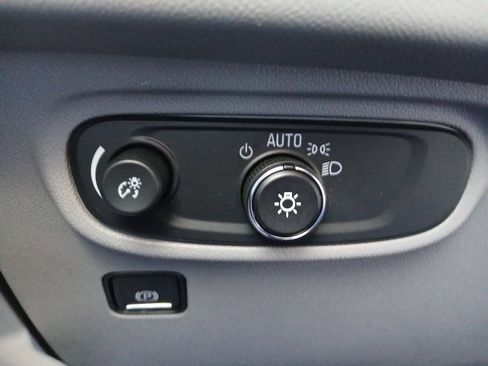 Used 2024 GMC Terrain SLE w/ Driver Convenience Package image 22