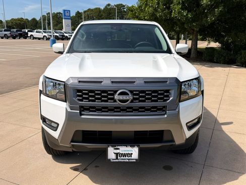 Used 2025 Nissan Frontier SV w/ SV Convenience Package RWD image 2